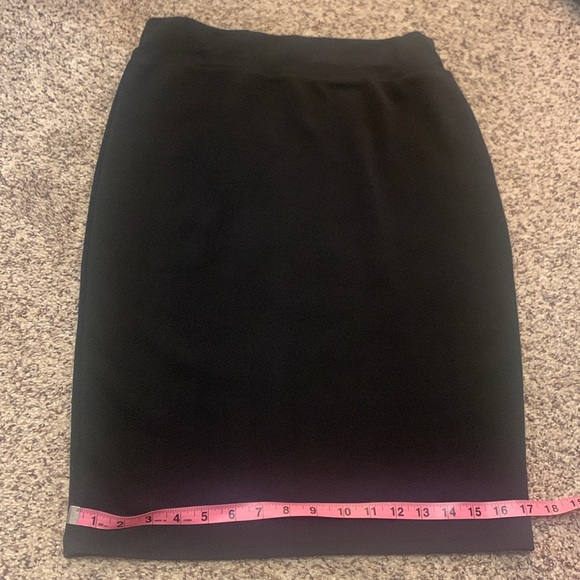 New black stretchy pencil skirt knee-length - Picture 4 of 5